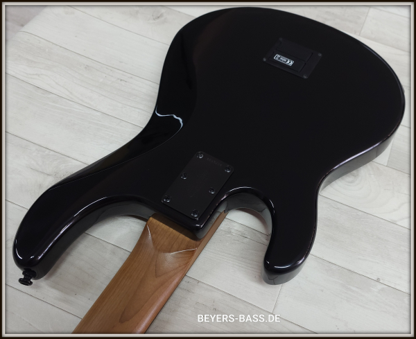Sterling by Music Man Dark Ray 5, Black